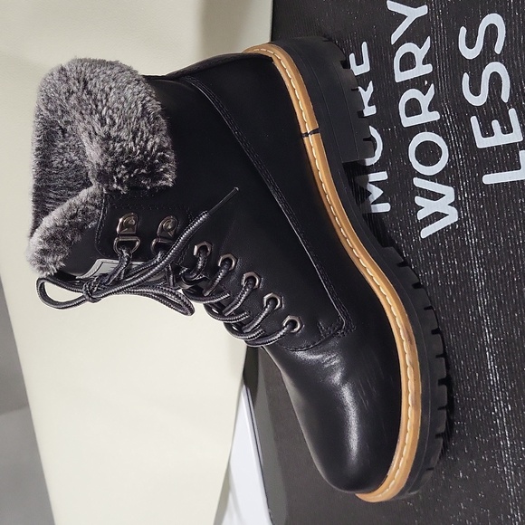 Anjou Femme Ladies' Lug Water-Resistant Hiker Style Boots ~ Size 7.5 Medium - Picture 4 of 16